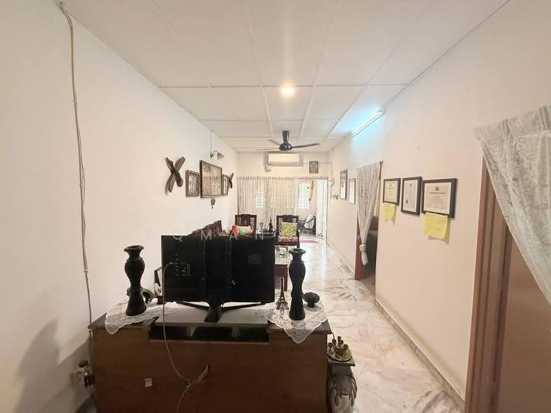 Rumah Teres 1-Tingkat untuk Dijual di Taman Pandan Jaya (Ampang) - Luqman Ramli - Living Room - PropertyGuru.com.my