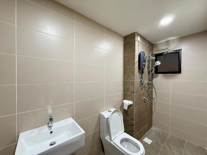 Kediaman Servis untuk Dijual di Veranda Residence - Ah Liang - Bathroom - PropertyGuru.com.my