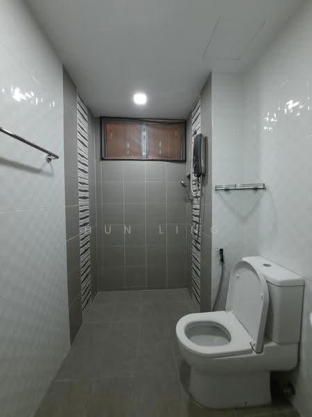 Condominium for Rent at The Zest @ Kinrara 9 - Hun Ling - Bathroom - PropertyGuru.com.my