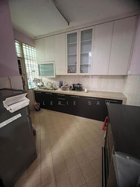 Terraced House for Rent in Taman Mutiara Rini (Skudai) - Valerie Saw - Kitchen - PropertyGuru.com.my