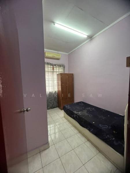 Terraced House for Rent in Taman Mutiara Rini (Skudai) - Valerie Saw - Bedroom - PropertyGuru.com.my