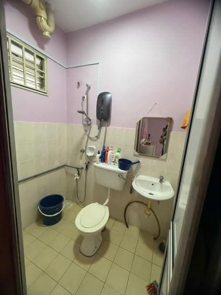 Terraced House for Rent in Taman Mutiara Rini (Skudai) - Valerie Saw - Bathroom - PropertyGuru.com.my