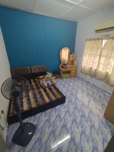 Bungalow House for Sale in Taman Bahagia (Batu Pahat) - ALHAFIZ AZIS - Bedroom - PropertyGuru.com.my
