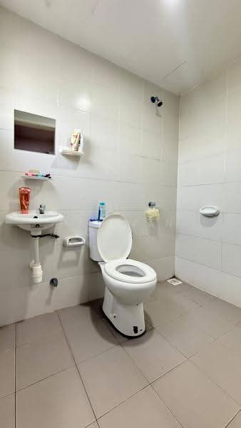 Pangsapuri untuk Dijual di De Cemara - Hazeman Omar - Bathroom - PropertyGuru.com.my