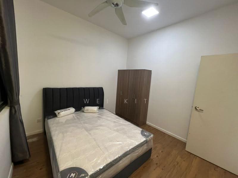 Kediaman Servis untuk Dijual di Utropolis Suites 1 - Wei Kit - Bedroom - PropertyGuru.com.my