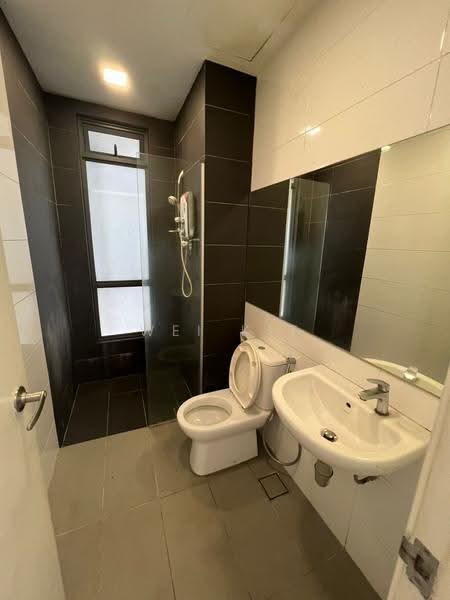 Kediaman Servis untuk Dijual di Utropolis Suites 1 - Wei Kit - Bathroom - PropertyGuru.com.my