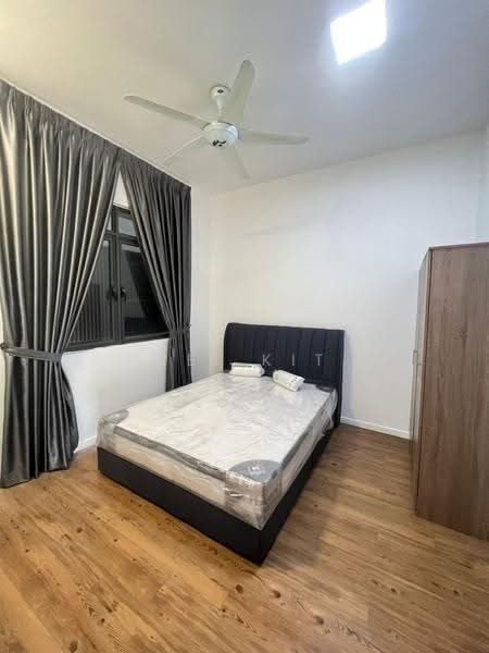 Kediaman Servis untuk Dijual di Utropolis Suites 1 - Wei Kit - Bedroom - PropertyGuru.com.my