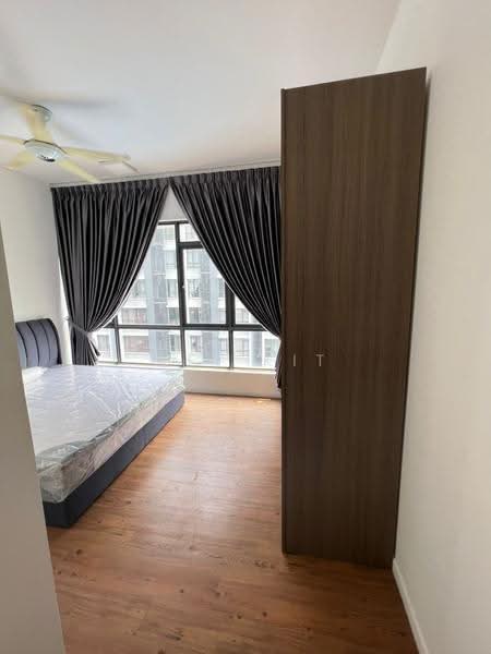 Kediaman Servis untuk Dijual di Utropolis Suites 1 - Wei Kit - Bedroom - PropertyGuru.com.my