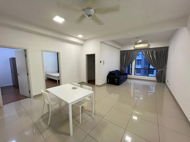 Kediaman Servis untuk Dijual di Utropolis Suites 1 - Wei Kit - Living Room - PropertyGuru.com.my