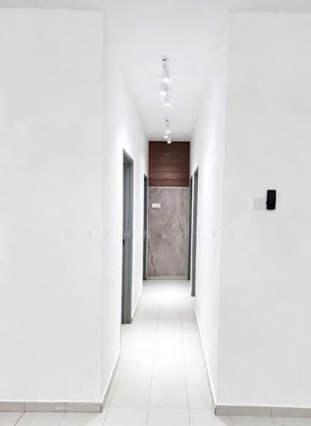 Apartment for Sale at Lake View Suites - Daphne Lee - Corridor - PropertyGuru.com.my
