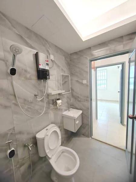 Apartment for Sale at Lake View Suites - Daphne Lee - Bathroom - PropertyGuru.com.my