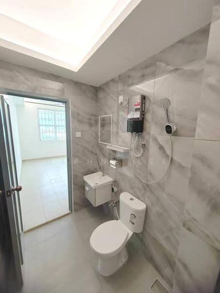 Apartment for Sale at Lake View Suites - Daphne Lee - Bathroom - PropertyGuru.com.my