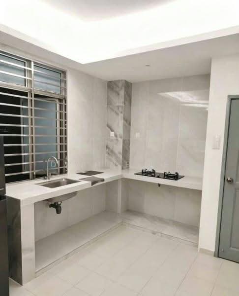 Apartment for Sale at Lake View Suites - Daphne Lee - Kitchen - PropertyGuru.com.my