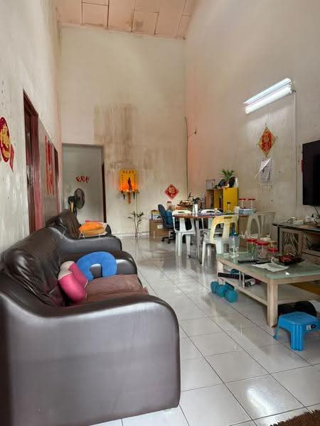 Rumah Teres 1-Tingkat untuk Dijual di Bandar Dato Onn (Tebrau) - Valerie Saw - Living Room - PropertyGuru.com.my