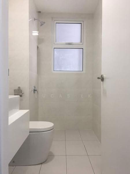 Kediaman Servis untuk Dijual di Eco Sky - Lucas Lk - Bathroom - PropertyGuru.com.my