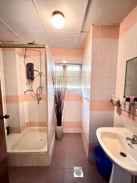 Kondominium untuk Dijual di Villa Puteri - Justin Voon - Bathroom - PropertyGuru.com.my