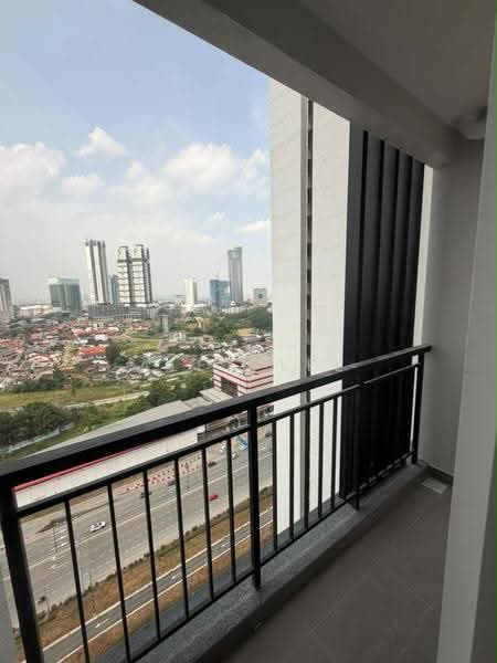 Kediaman Servis untuk Disewa di TRELLIS RESIDENCES - Alex Lee - Balcony - PropertyGuru.com.my