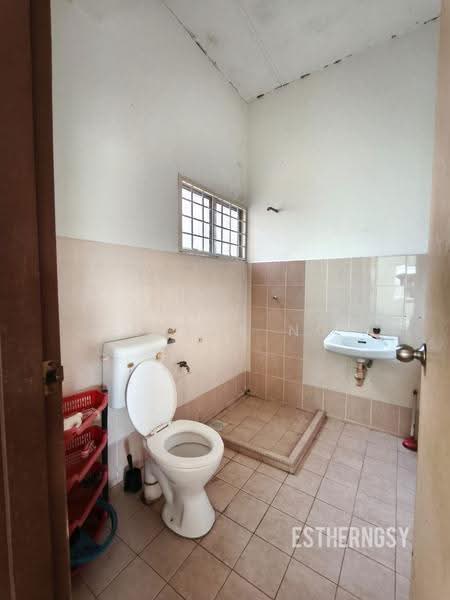 Rumah Berkembar untuk Dijual di Taman Teluk Pulai Indah (Klang) - Esther Ng - Bathroom - PropertyGuru.com.my