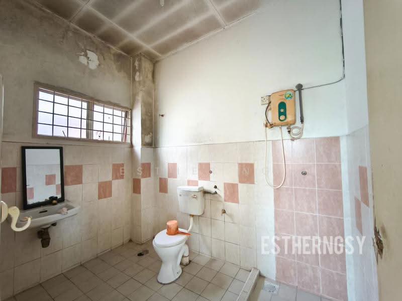 Rumah Berkembar untuk Dijual di Taman Teluk Pulai Indah (Klang) - Esther Ng - Bathroom - PropertyGuru.com.my