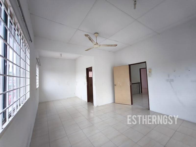 Rumah Berkembar untuk Dijual di Taman Teluk Pulai Indah (Klang) - Esther Ng - Living Room - PropertyGuru.com.my