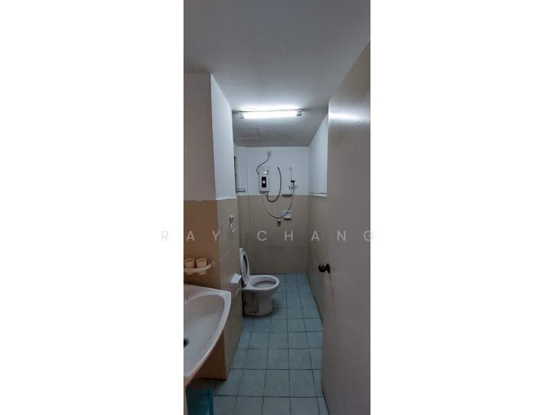Pangsapuri untuk Dijual di Aman Puri Apartment - Ray Chang - Bathroom - PropertyGuru.com.my