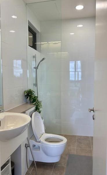 Service Residence for Sale at Senada Residence @ KLGCC Resort - Leon Lee - Bathroom - PropertyGuru.com.my