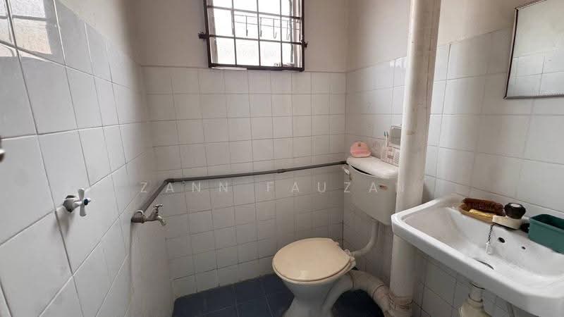 Cluster House for Sale in Taman Kalumpang (Kalumpang) - Zann Fauzan - Bathroom - PropertyGuru.com.my