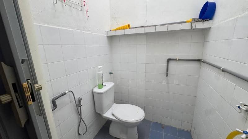 Cluster House for Sale in Taman Kalumpang (Kalumpang) - Zann Fauzan - Bathroom - PropertyGuru.com.my