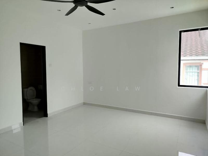 Semi-Detached House for Sale in Setia Tropika (Johor Bahru) - Chloe Law - Bathroom - PropertyGuru.com.my