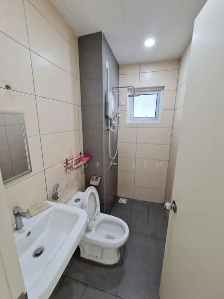 Kondominium untuk Disewa di The Holmes 1 - Geoff Lim - Bathroom - PropertyGuru.com.my