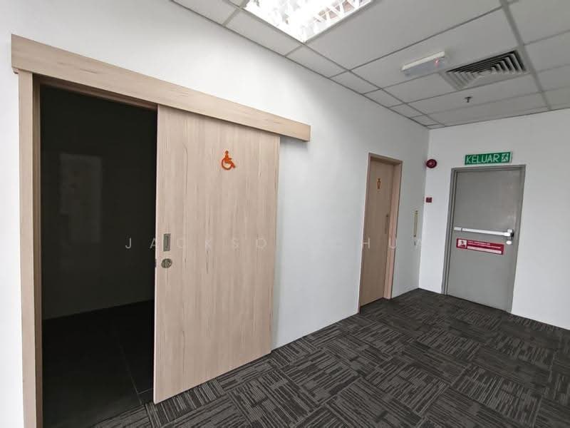 Office for Rent in Bandar Puteri Puchong (Puchong) - Jackson Chua - Corridor - PropertyGuru.com.my
