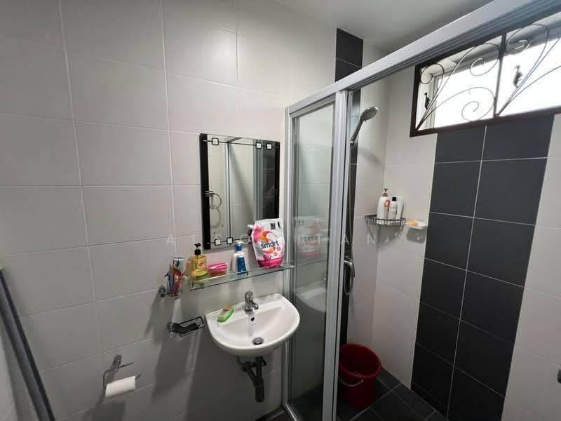 Rumah Berkembar untuk Dijual di Taman Gembira (Klang) - Alson Tan - Bathroom - PropertyGuru.com.my