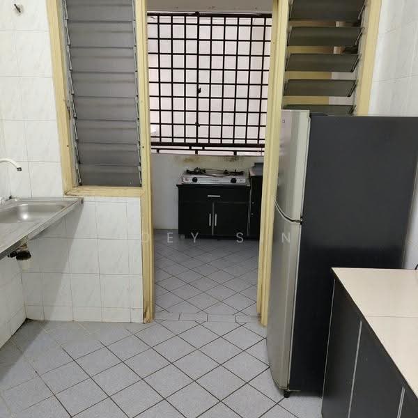 Apartment for Rent at Fair View Apartment - Joey Sin - Kitchen - PropertyGuru.com.my