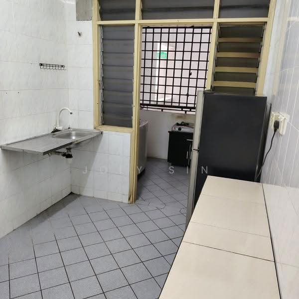 Apartment for Rent at Fair View Apartment - Joey Sin - Kitchen - PropertyGuru.com.my
