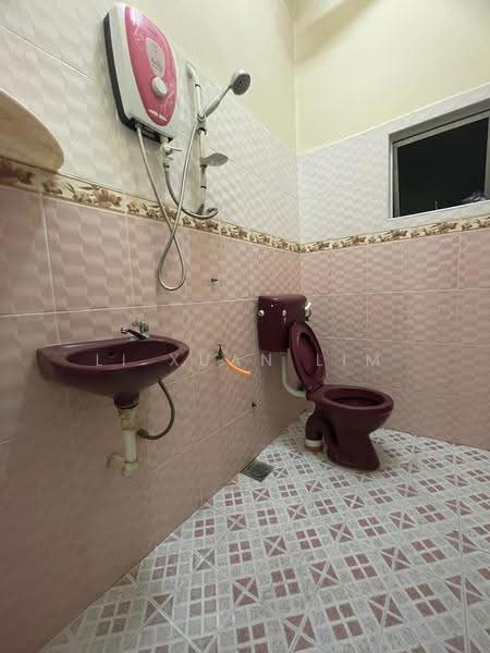 Apartment for Rent at Hilir Kota 1 Apartment - Li Xuan Lim - Bathroom - PropertyGuru.com.my