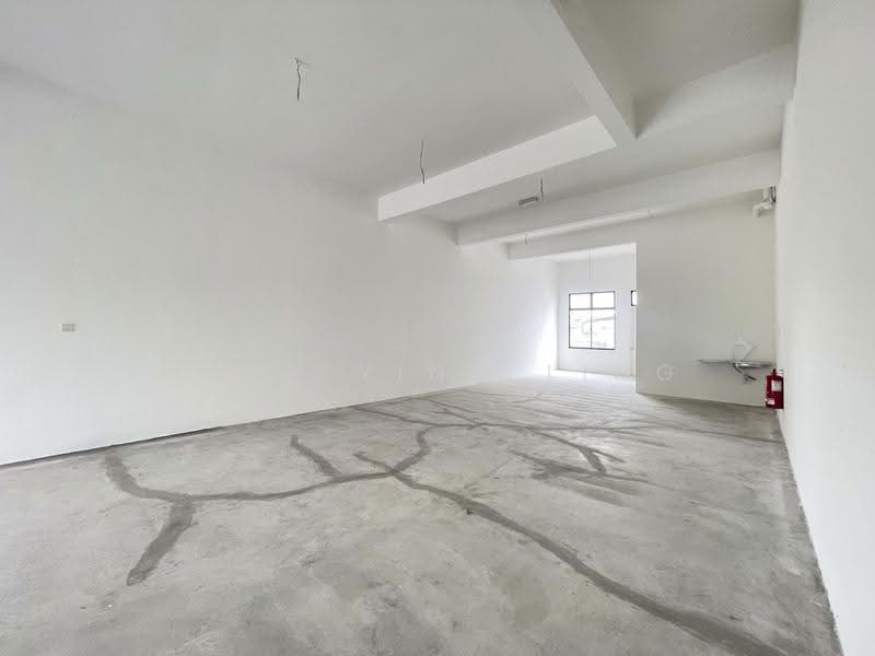 Shop / Office for Rent in Taman Bukit Kaze (Ulu Tiram) - Ying Ying Ling - Interior - PropertyGuru.com.my