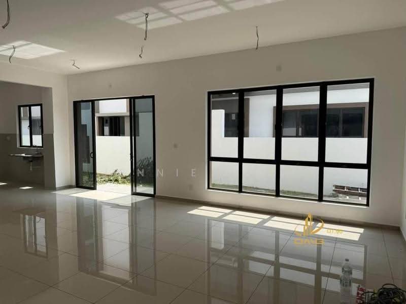 Semi-Detached House for Sale in Setia Alam (Selangor) - Jennie Chew - Living Room - PropertyGuru.com.my
