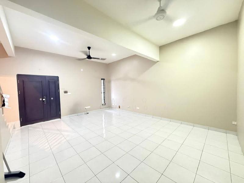2-storey Terraced House for Sale in Bandar Puncak Alam (Puncak Alam) - Syafiq Sharifudin - Living Room - PropertyGuru.com.my
