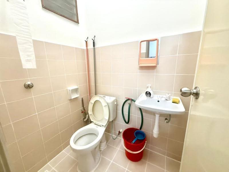 Rumah Teres 2-Tingkat untuk Disewa di Taman Mount Austin (Tebrau) - Valerie Saw - Bathroom - PropertyGuru.com.my