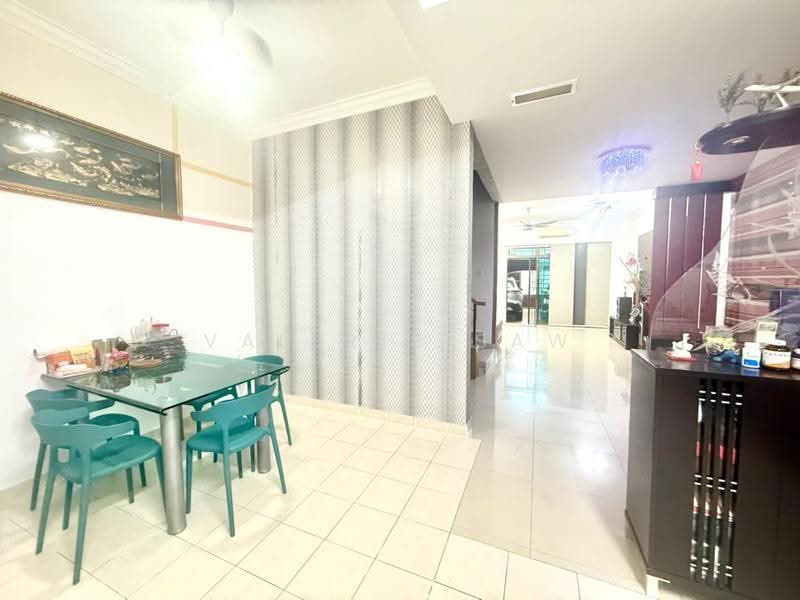 Rumah Teres 2-Tingkat untuk Disewa di Taman Mount Austin (Tebrau) - Valerie Saw - Dining Room - PropertyGuru.com.my