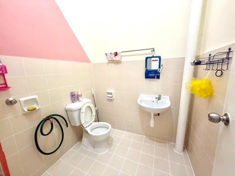 Rumah Teres 2-Tingkat untuk Disewa di Taman Mount Austin (Tebrau) - Valerie Saw - Bathroom - PropertyGuru.com.my