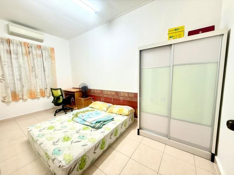Rumah Teres 2-Tingkat untuk Disewa di Taman Mount Austin (Tebrau) - Valerie Saw - Bedroom - PropertyGuru.com.my
