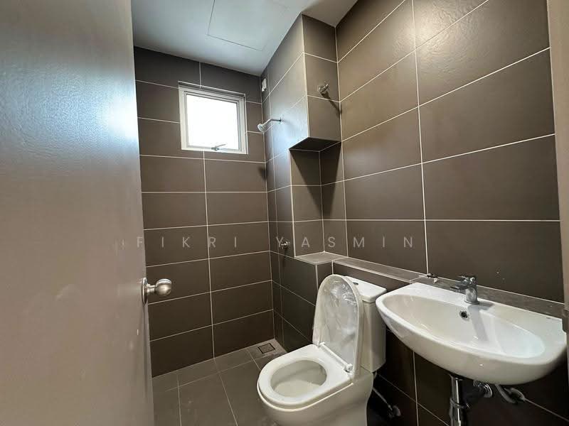 Semi-Detached House for Rent in Bangi (Selangor) - Fikri Yasmin - Bathroom - PropertyGuru.com.my