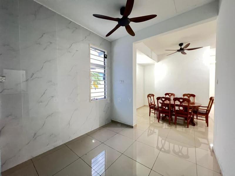 Rumah Berkembar untuk Disewa di Taman Tasik Utama (Bukit Katil) - Geoffery Wee - Dining Room - PropertyGuru.com.my