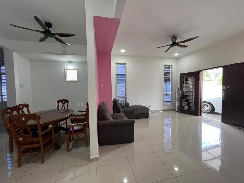 Rumah Berkembar untuk Disewa di Taman Tasik Utama (Bukit Katil) - Geoffery Wee - Living Room - PropertyGuru.com.my
