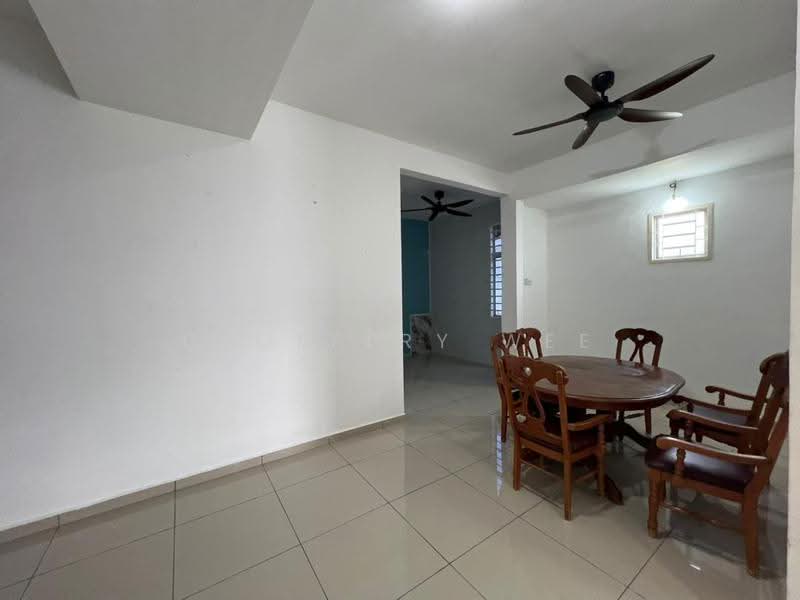 Rumah Berkembar untuk Disewa di Taman Tasik Utama (Bukit Katil) - Geoffery Wee - Dining Room - PropertyGuru.com.my