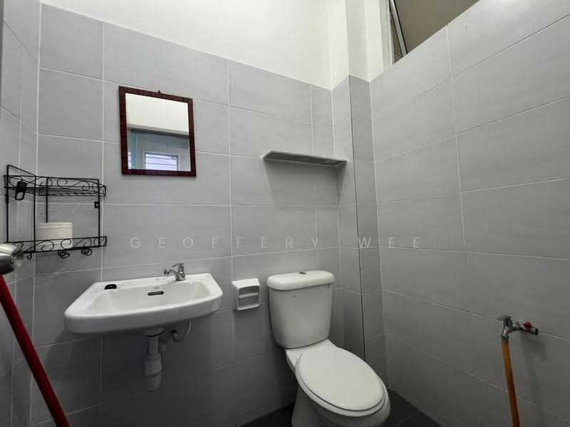 Rumah Berkembar untuk Disewa di Taman Tasik Utama (Bukit Katil) - Geoffery Wee - Bathroom - PropertyGuru.com.my