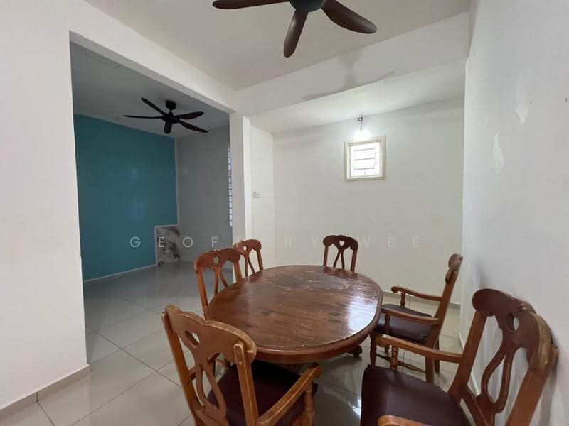 Rumah Berkembar untuk Disewa di Taman Tasik Utama (Bukit Katil) - Geoffery Wee - Dining Room - PropertyGuru.com.my