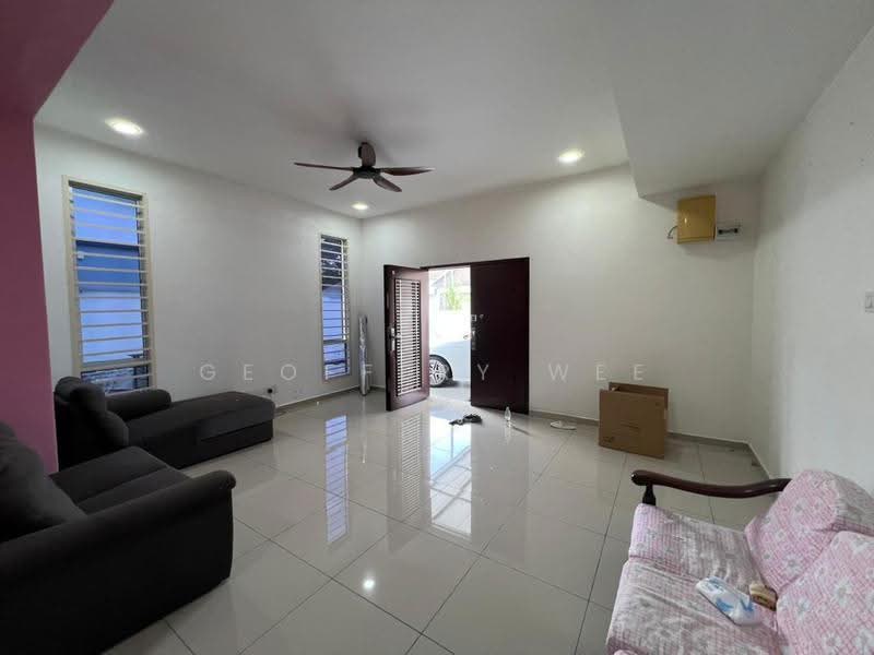 Rumah Berkembar untuk Disewa di Taman Tasik Utama (Bukit Katil) - Geoffery Wee - Living Room - PropertyGuru.com.my
