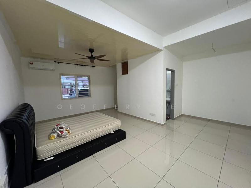 Rumah Berkembar untuk Disewa di Taman Tasik Utama (Bukit Katil) - Geoffery Wee - Bedroom - PropertyGuru.com.my